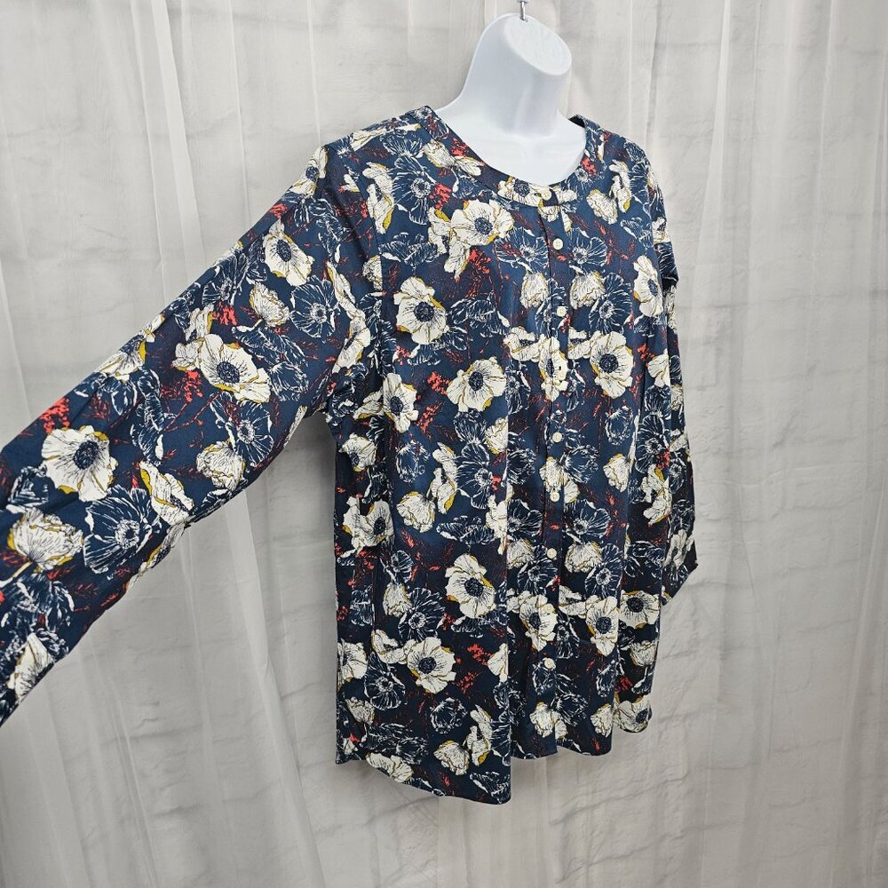 Duluth Trading Co Navy Floral Tunic with Cream Flowers and Red Accents